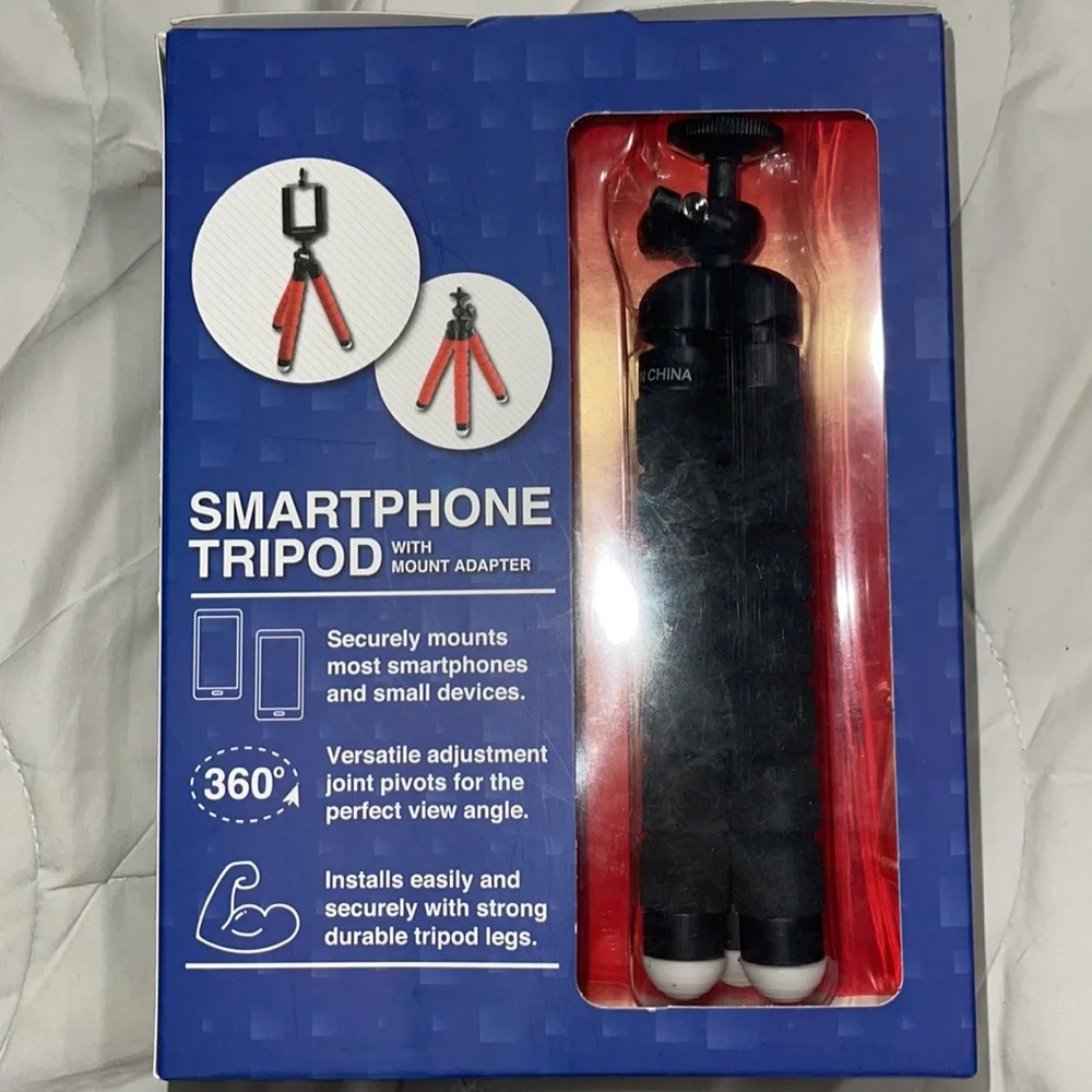 NWT smartphone tripod with mount adapter works with 4-6 inch screens 360 •